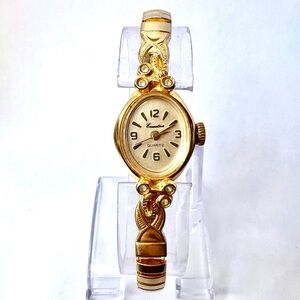 EXECUTIVE Quartz 17mm Gold Tone Watch with Studs Stretchy Bracelet